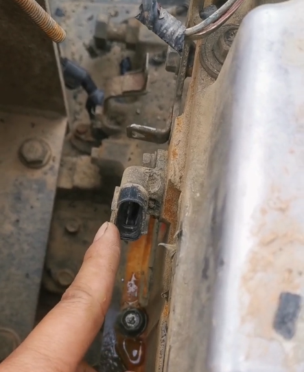 Kobelco Model 8 Excavator P0340 RPM Sensor Troubleshooting | Solutions for Slow Starting