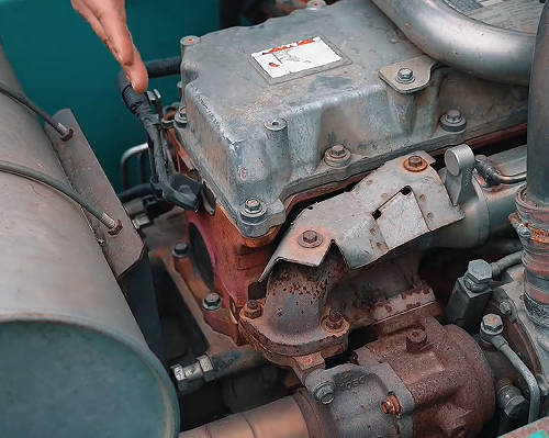 How to Troubleshoot Excavator Engine Oil Dilution: An Expert Guide