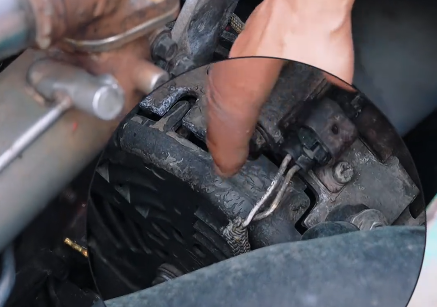 Kobelco Excavator Low Oil Pressure Alarm & Engine Stalling: Step-by-Step Troubleshooting Guide