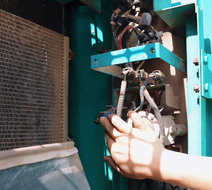 Kobelco Excavator Low Oil Pressure Alarm & Engine Stalling: Step-by-Step Troubleshooting Guide