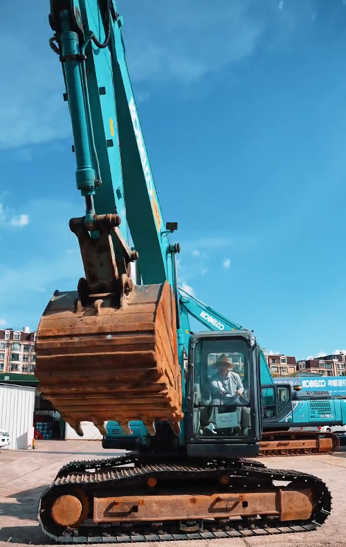 Excavator Travel Deviation Troubleshooting Guide