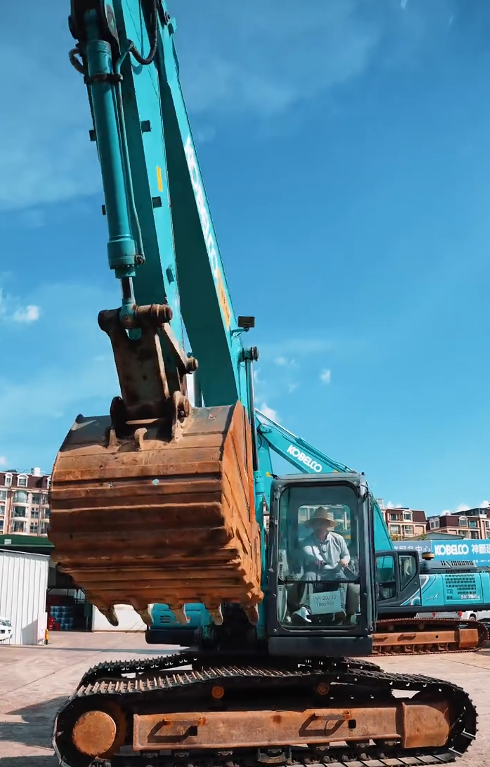 Excavator Travel Deviation Troubleshooting Guide