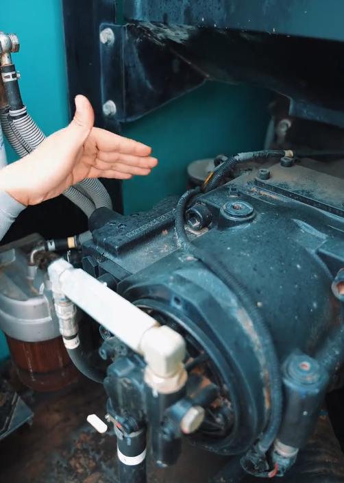 Excavator Travel Deviation Troubleshooting Guide